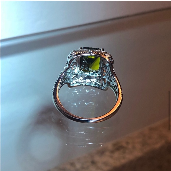 😀Sterling Silver Ring with Green Stone - Picture 8 of 9